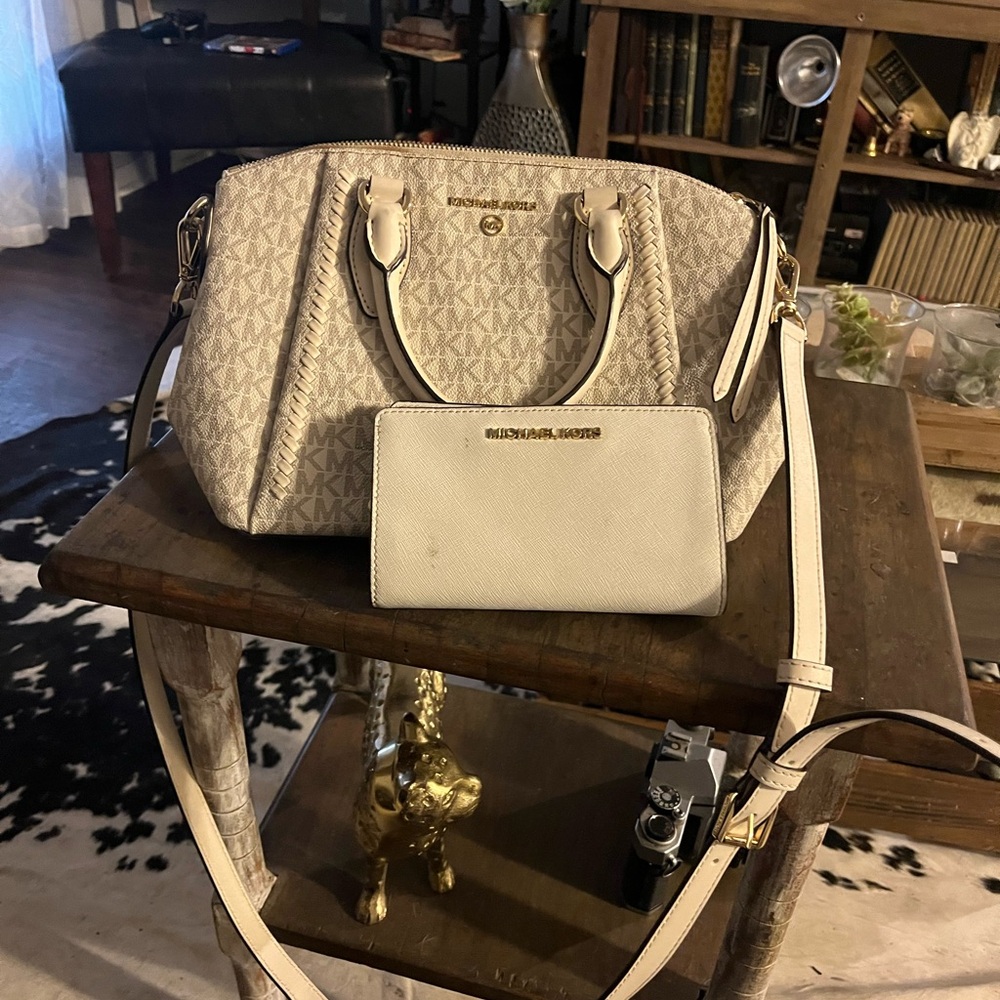 Michael Kors Cream Handbag and Wallet Set